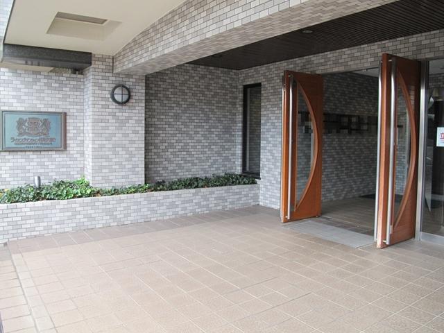 Entrance. Common areas