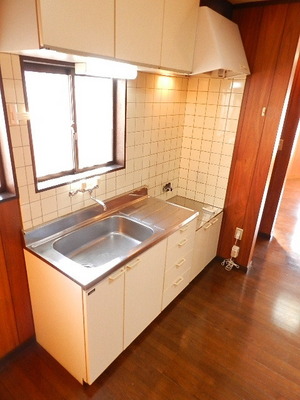 Kitchen. Gas stove 2 burners installed Allowed