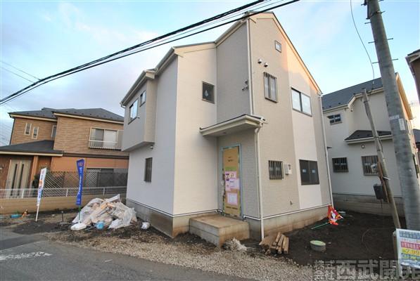 Local photos, including front road. Building 2