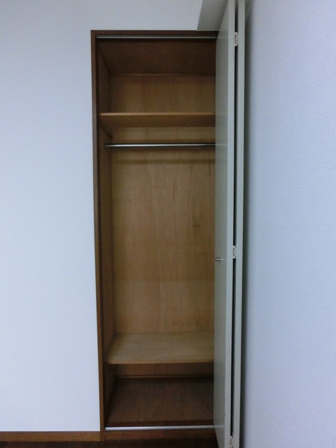 Other room space. 4.8 tatami of Western-style housing. You can effectively use the room