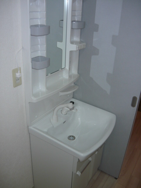 Washroom. Independent wash basin. Convenient Shampoo dresser