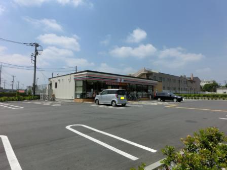 Convenience store. 120m to Seven-Eleven (convenience store)