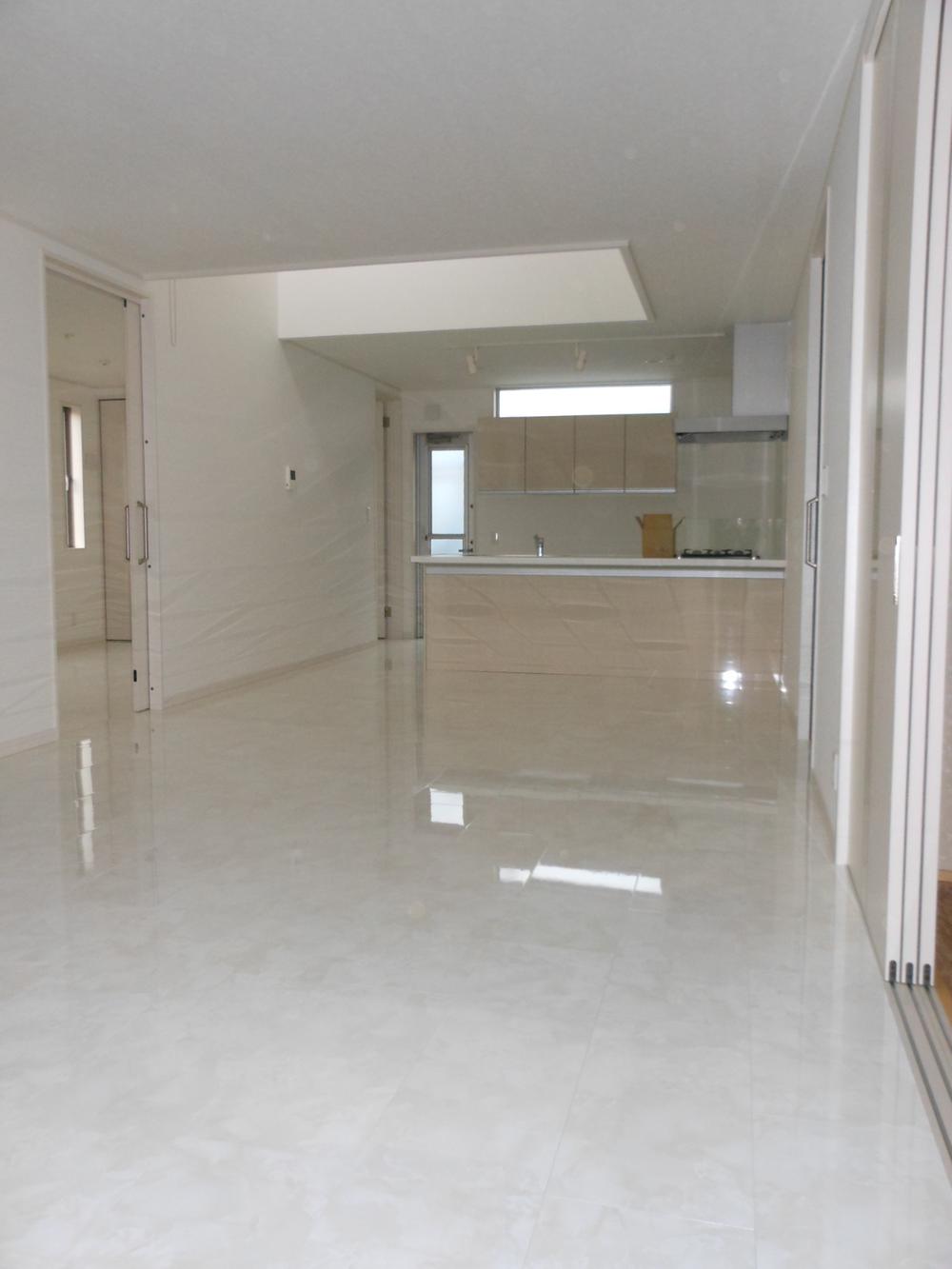 Same specifications photos (living). Marble flooring 20 Pledge LDK