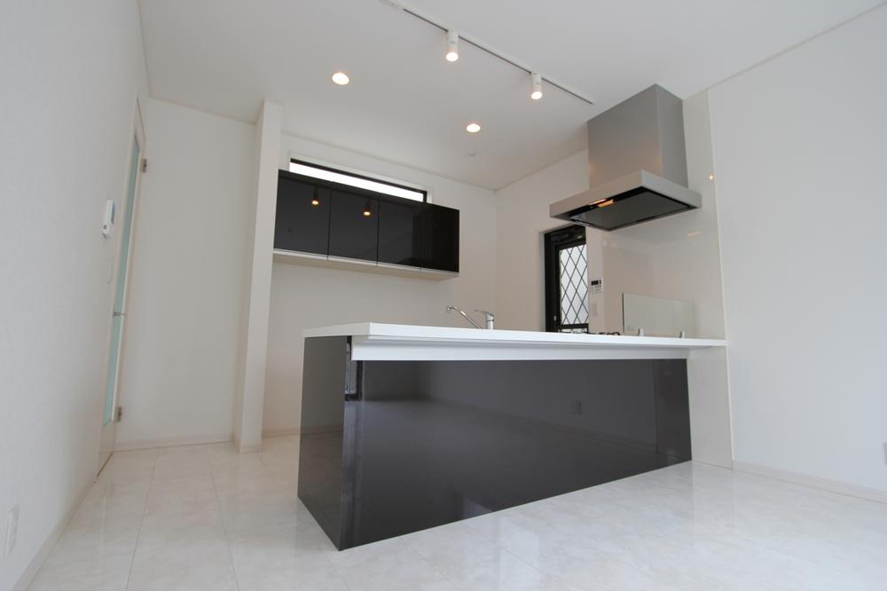 Same specifications photo (kitchen). With Pinsupo Full open kitchen