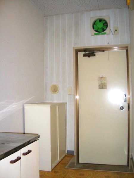Entrance. There are shoe box