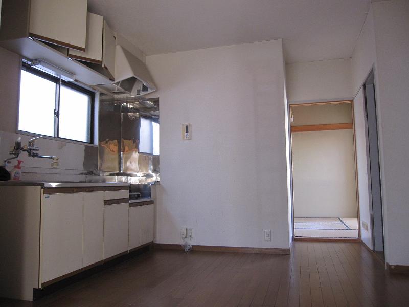 Living and room. 7 Pledge DK. Put a dining table