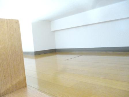 Other room space. Loft top