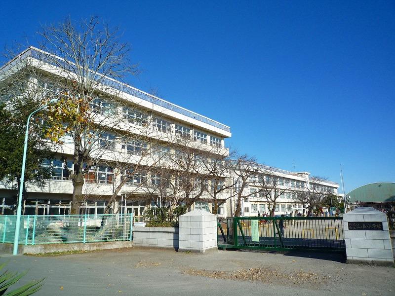 Primary school. Tokorozawa Municipal Mikashima to elementary school 1375m