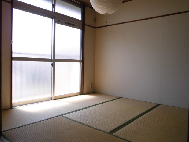 Other room space. 4.5 mat Japanese-style room. Reasonable size in the bedroom