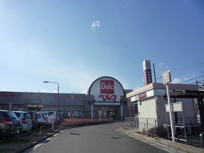 Supermarket. 800m until Berg (super)