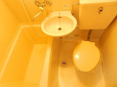 Bath. 3-point unit bus