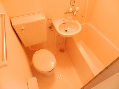 Bath. 3-point unit bus