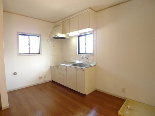 Kitchen. Bright and there is a window on two sides, Pat ventilation!