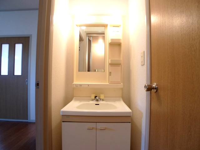 Washroom. Independent there is a door