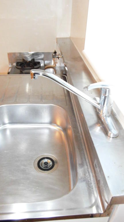 Kitchen. Easy-to-use lever faucet