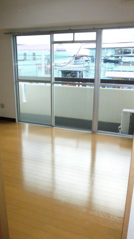 Other room space. Western style room ・ South-facing sunny