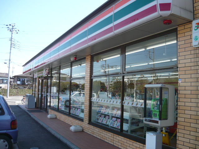 Convenience store. 380m to Seven-Eleven (convenience store)