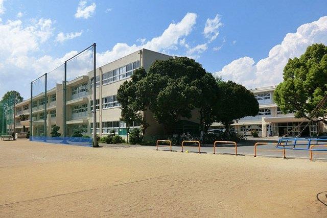 Primary school. SeiSusumu until elementary school 400m