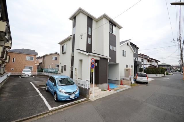 Local appearance photo. Open exclusive location without building in a three-way. In front road is spacious 6m width, You can also put in the garage with confidence weaker of operation. 