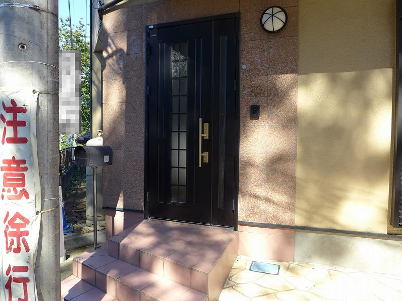 Entrance. Local (October 11, 2013) Shooting