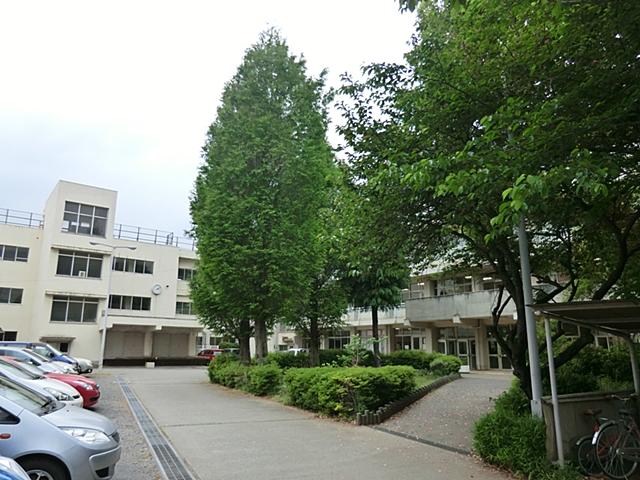 Junior high school. Tokorozawa Municipal Mihara until junior high school 780m
