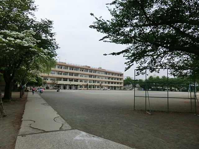 Primary school. Tokorozawa Municipal Mihara to elementary school 916m