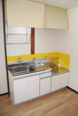 Kitchen. Gas stove 2 burners installed Allowed