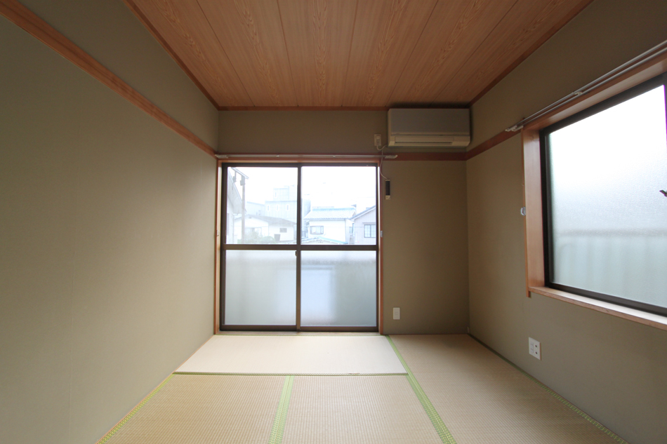 Living and room. Dare of Japanese-style room is still in the furniture of Japan!