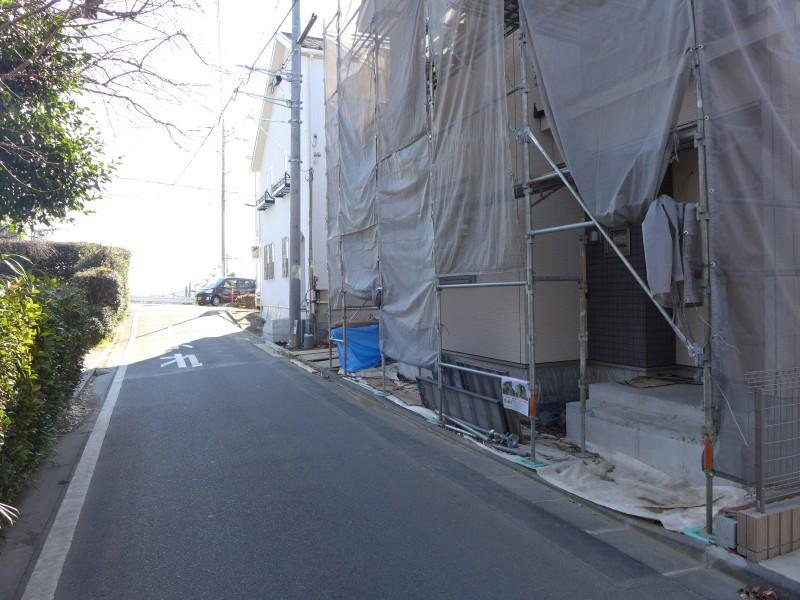 Local photos, including front road. A Building site (December 15, 2013) Shooting