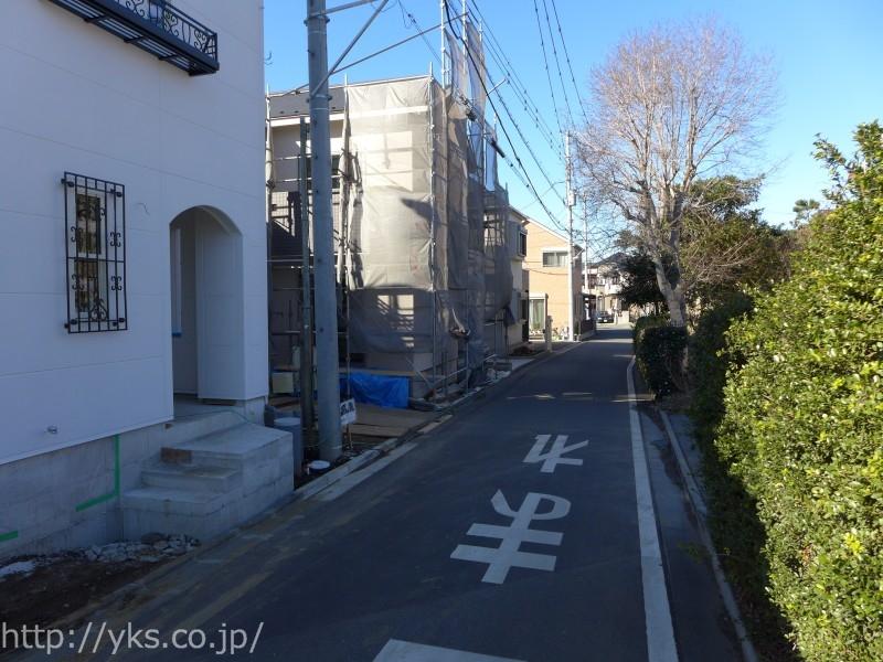 Local photos, including front road. A Building site (December 22, 2013) Shooting