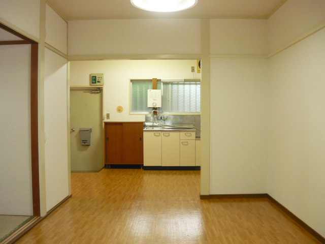 Living and room. 12 Pledge of spacious LDK. With a convenient storage