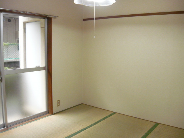 Other room space. 4.5 mat Japanese-style room. Modestly in the bedroom is the size.