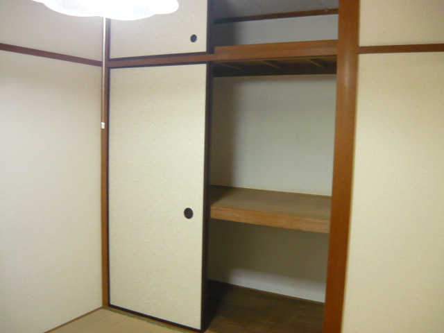 Receipt. Closet with the upper closet is worth between 1 plenty of storage
