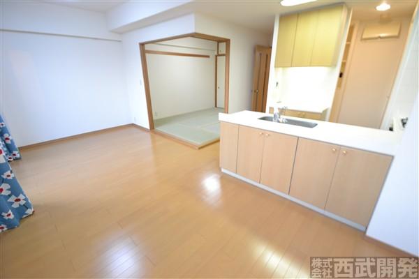 Living. Glance is a bright living Japanese-style room!