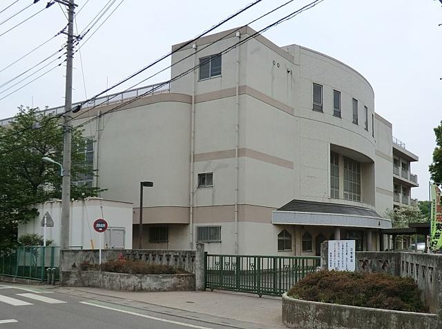Primary school. Tokorozawa Municipal Yanase to elementary school 1030m
