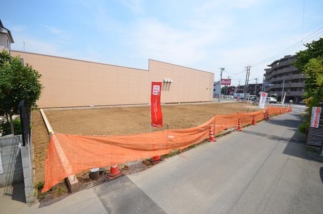 Local land photo. Good location of the "new Tokorozawa" station walk 9 minutes. Good hit yang in all compartments south contact road. 