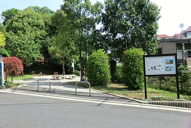 park. 690m to medium Hikawadai park