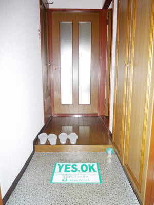 Entrance. There are entrance hall
