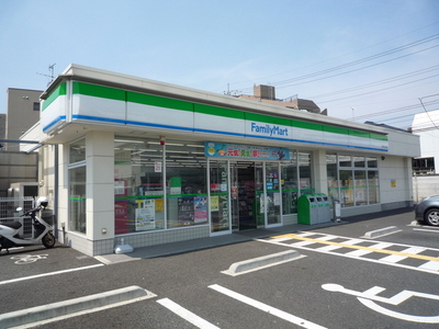 Convenience store. 320m to Family Mart (convenience store)