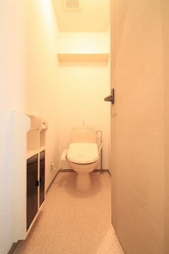 Toilet.  ※ For the exit plan, Same building ・ It is a photograph of another room. 