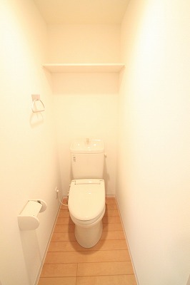 Toilet. Apamanshop Tsurugashima shop TEL: 049-233-7511