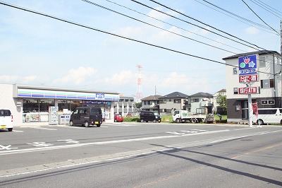 Convenience store. Three F Tsurugashima Kamihiroya store up (convenience store) 381m