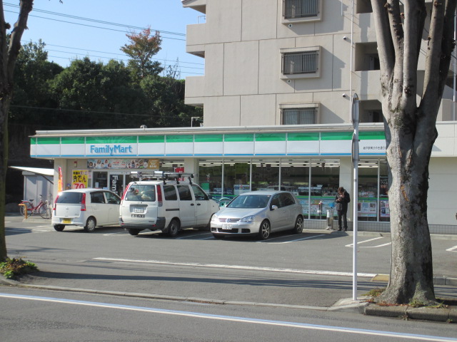 Convenience store. FamilyMart Sakado Station south zelkova dori until (convenience store) 521m