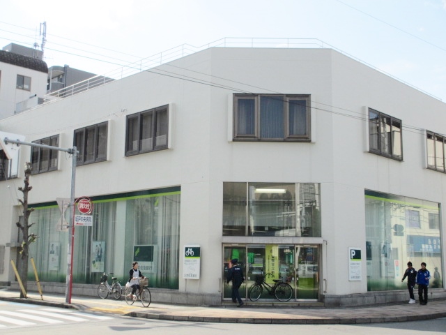 Bank. Sumitomo Mitsui Banking Corporation Sakado 953m to the branch (Bank)