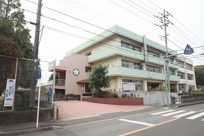 Primary school. 825m to Tsurugashima Minami elementary school (elementary school)