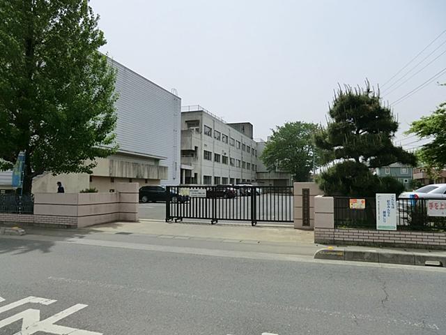 Primary school. 320m to Tsurugashima stand Shinmachi Elementary School