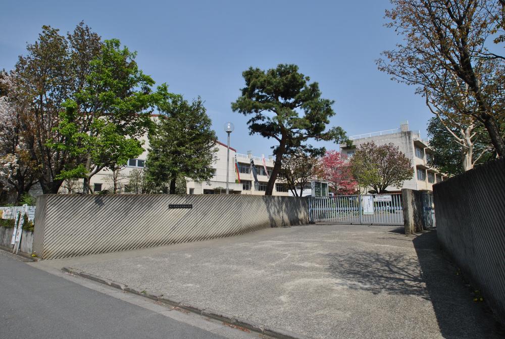 Primary school. Nagakubo until elementary school 250m 4-minute walk It is safe distance to go to school. 