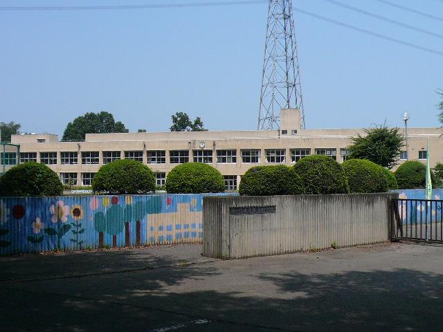 Primary school. Sugishita to elementary school 1070m