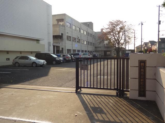 Primary school. Tsurugashima Shinmachi Elementary School