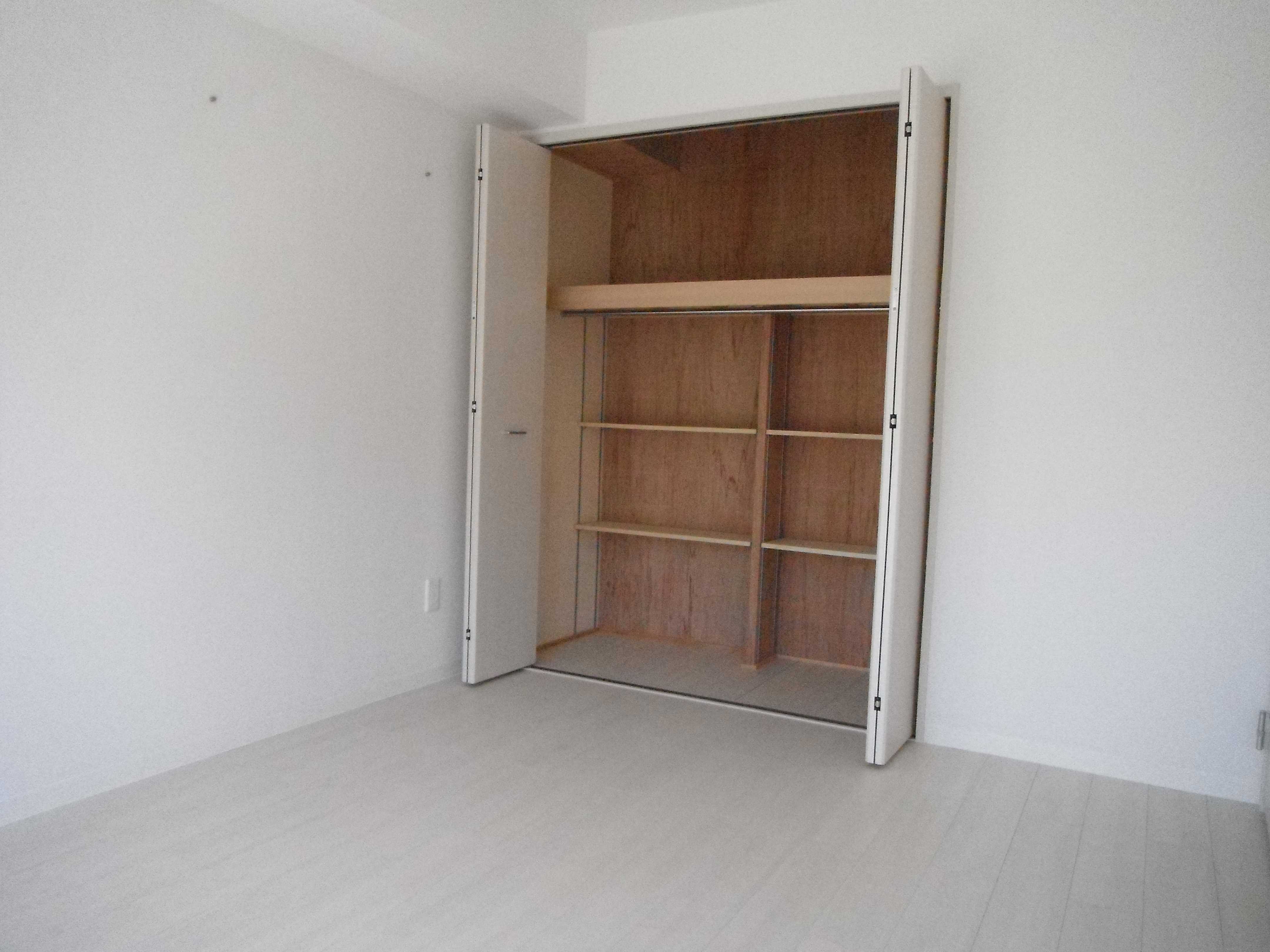 Other room space. It is the storage of large capacity. You hung clothes